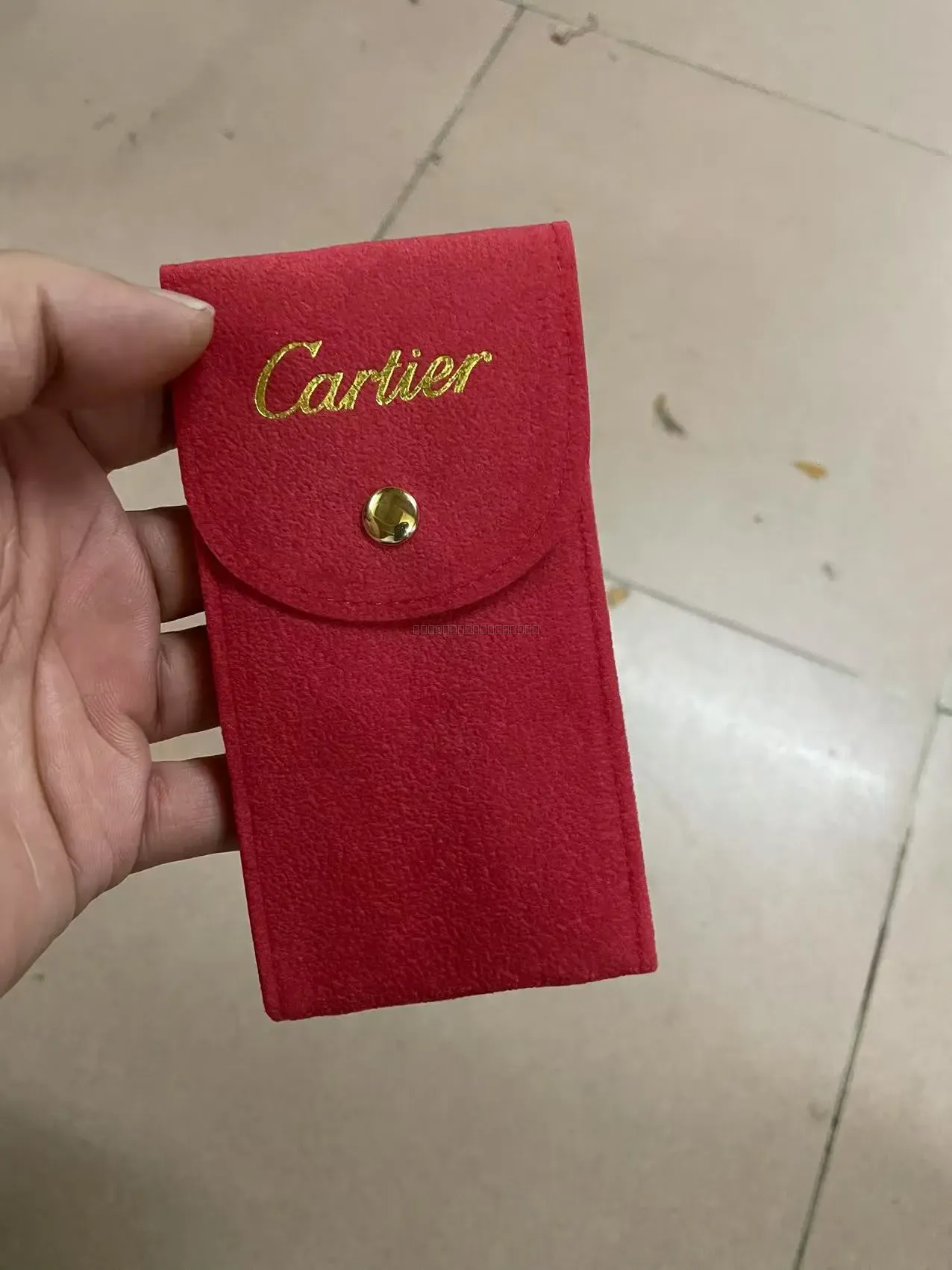 Cartier uretui – rødt - Tilbehør - Mikkels Ure